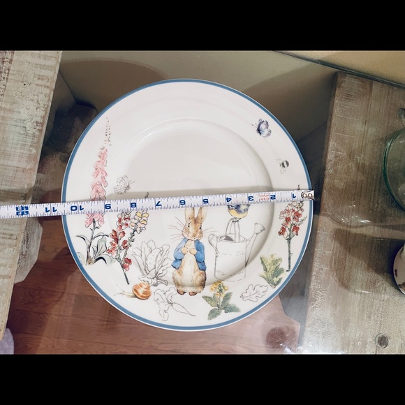 Set of 2 Peter Rabbit Dinner Plates - Picture 4 of 4